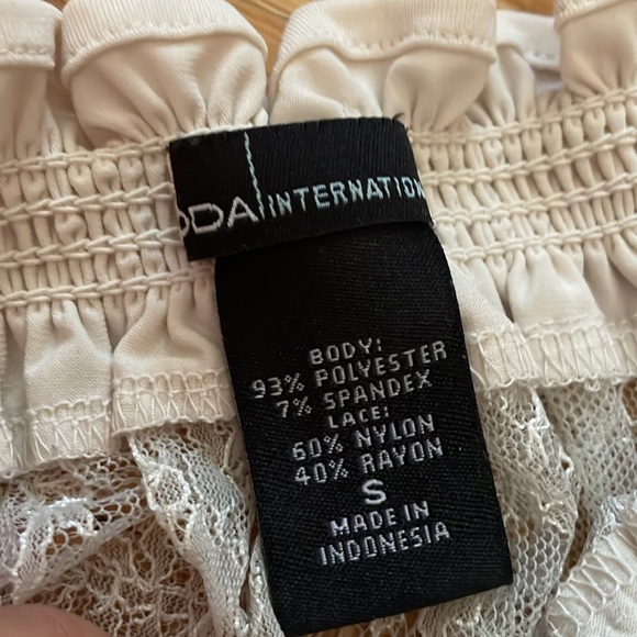 Moda international off the shoulder shirt - Picture 3 of 6